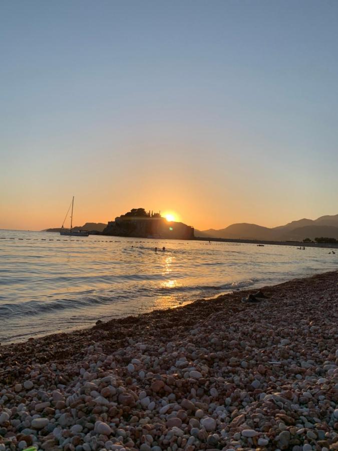 Pine&Sea Beach Retreat Sveti Stefan Exterior photo