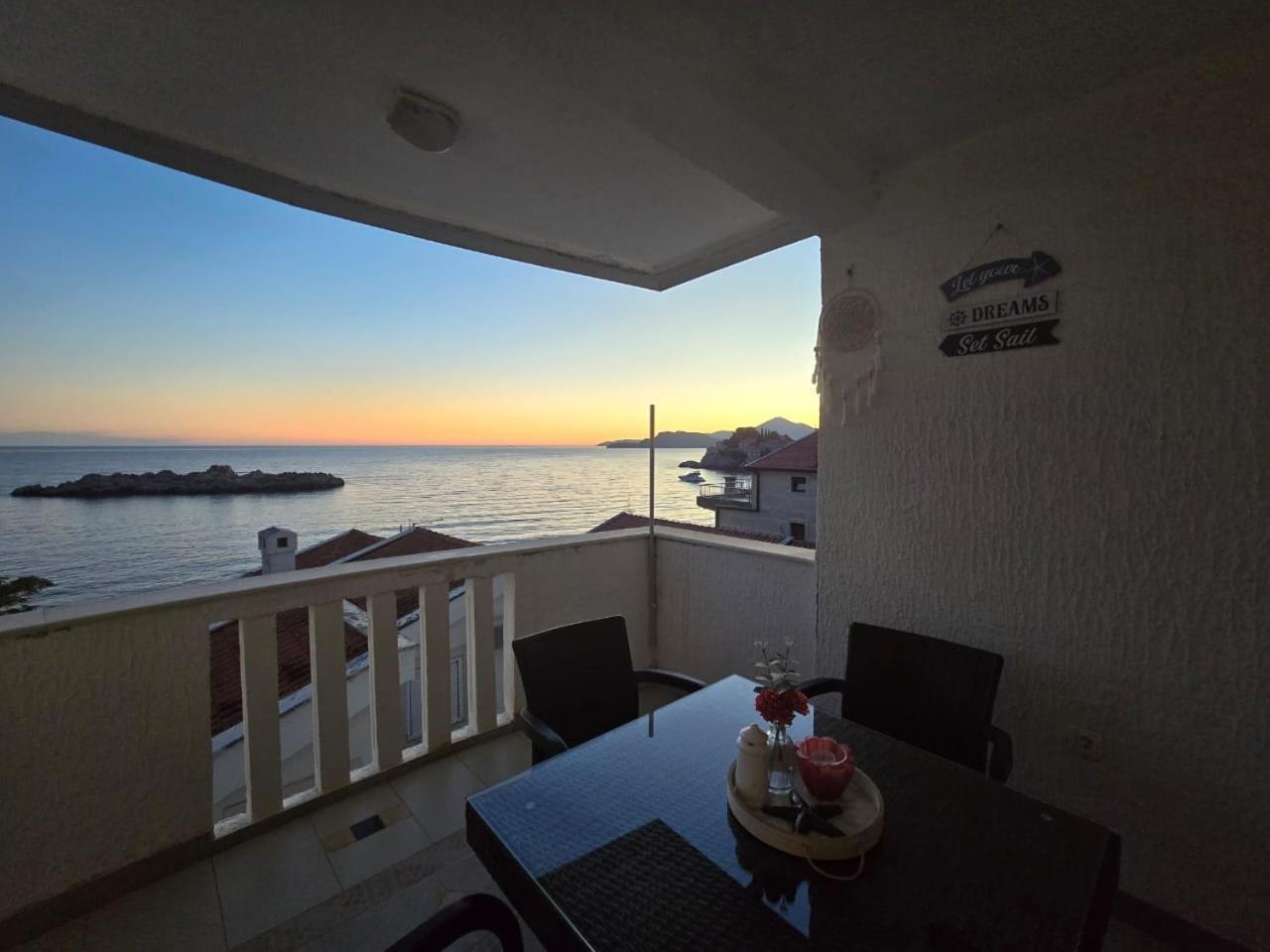 Pine&Sea Beach Retreat Sveti Stefan Exterior photo
