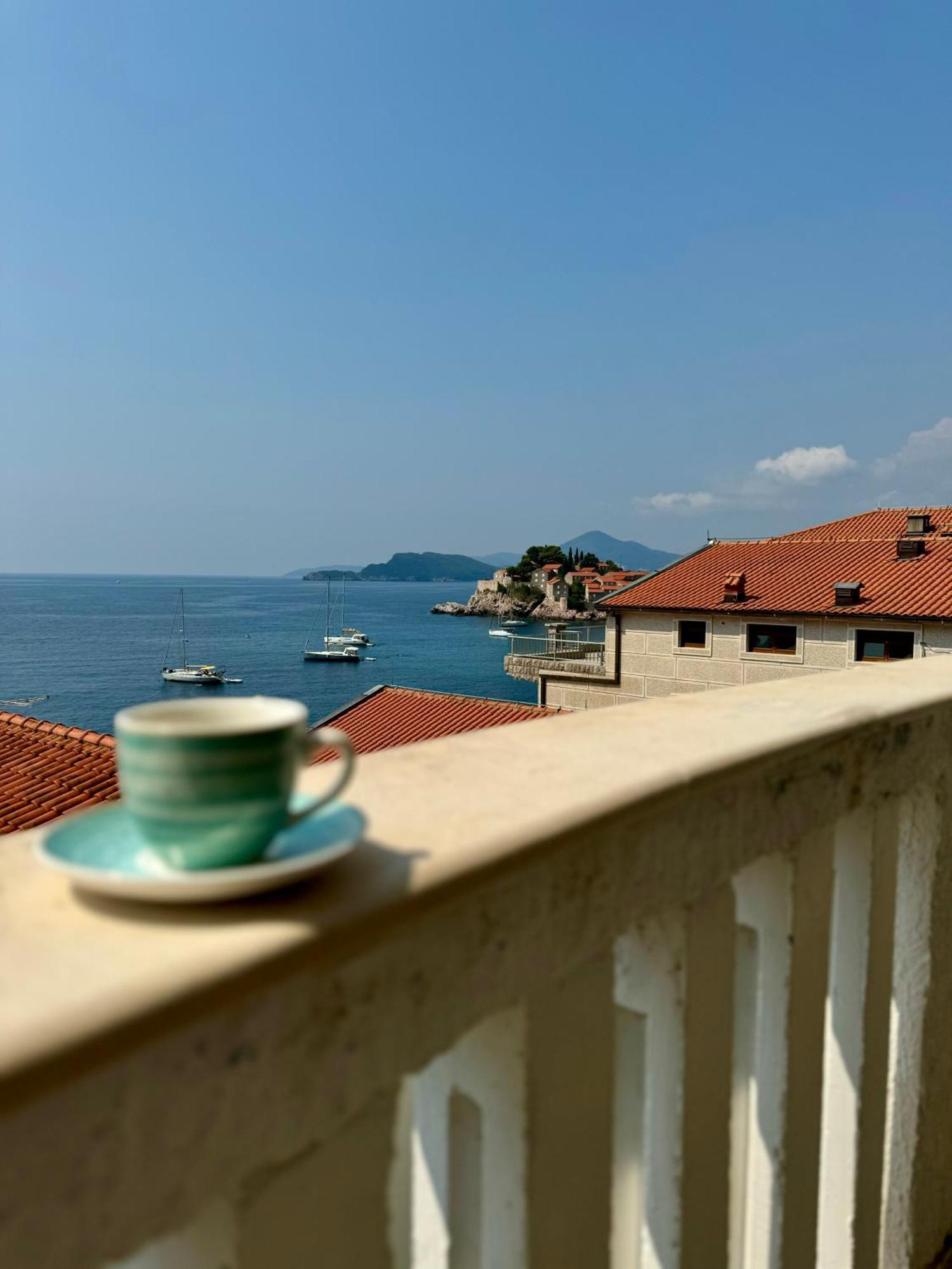 Pine&Sea Beach Retreat Sveti Stefan Exterior photo