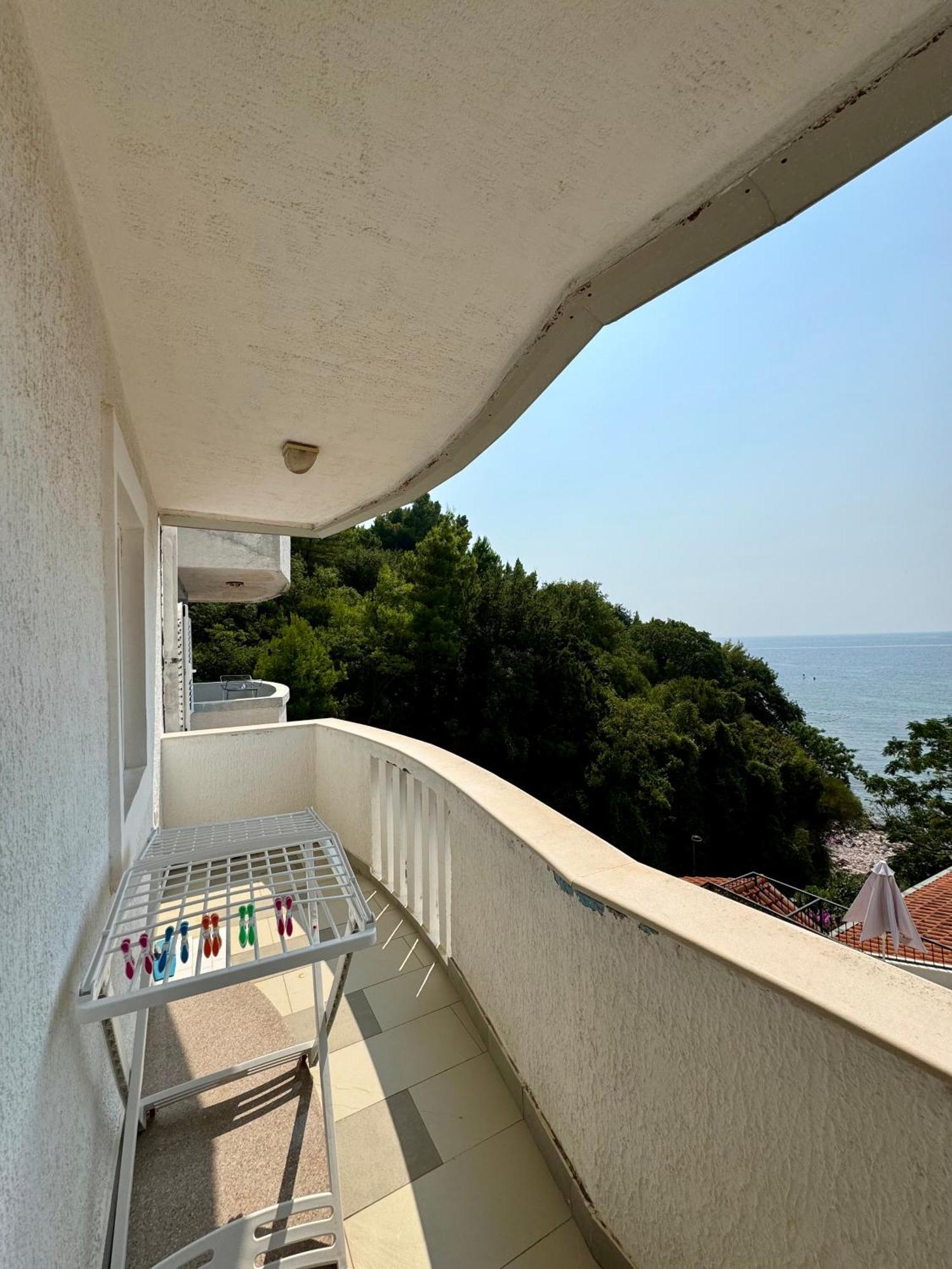 Pine&Sea Beach Retreat Sveti Stefan Exterior photo