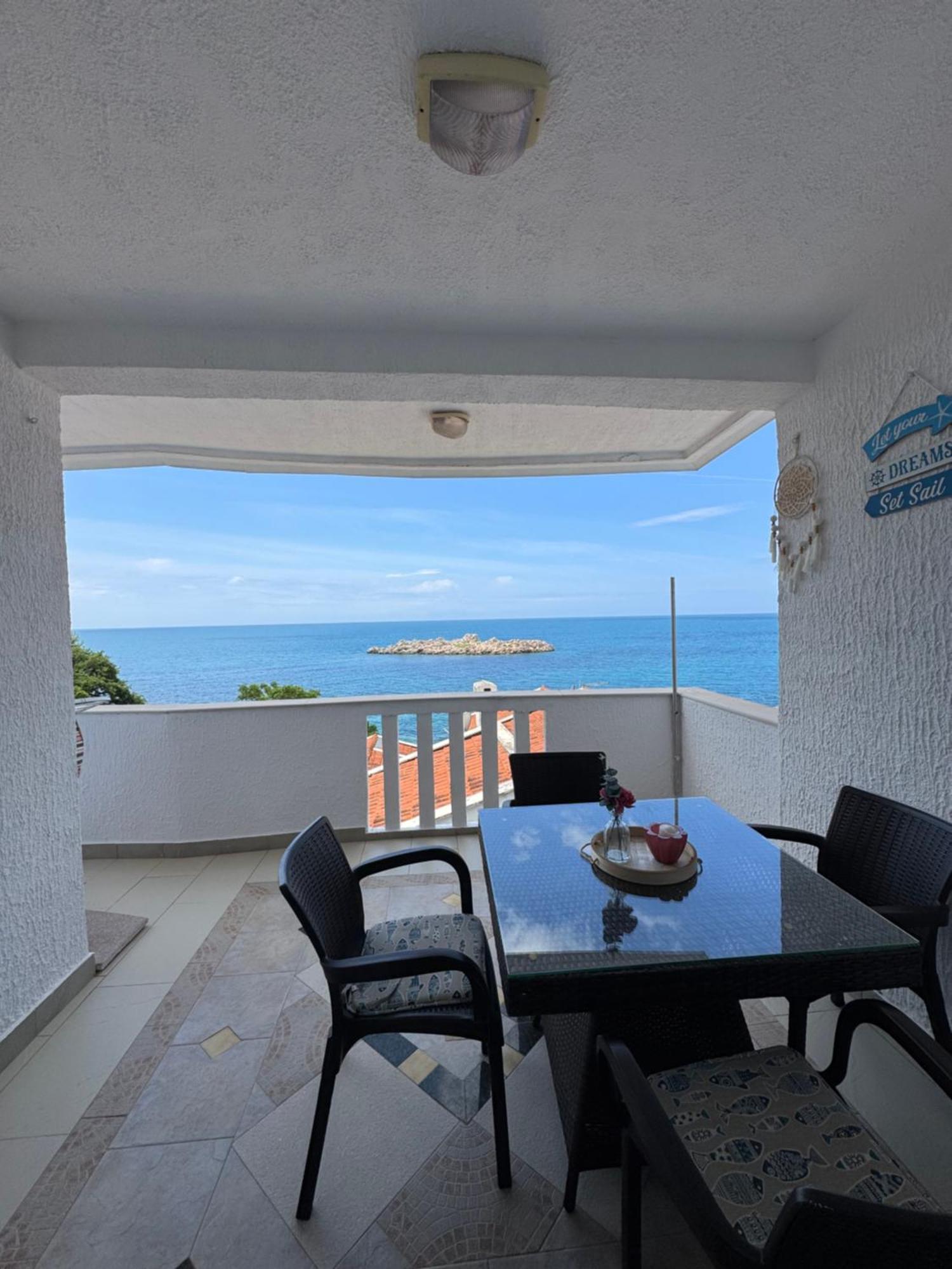 Pine&Sea Beach Retreat Sveti Stefan Exterior photo