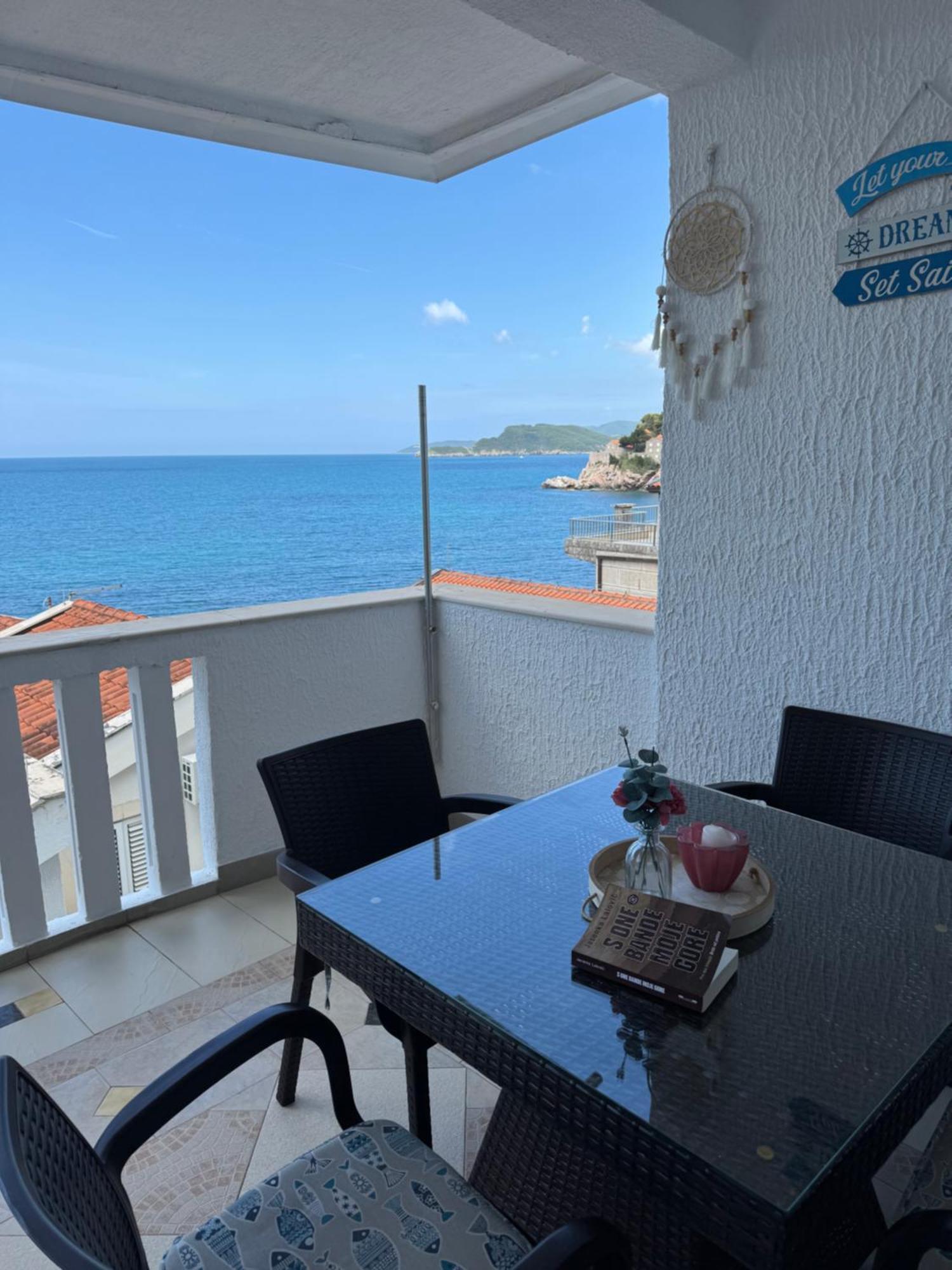 Pine&Sea Beach Retreat Sveti Stefan Exterior photo