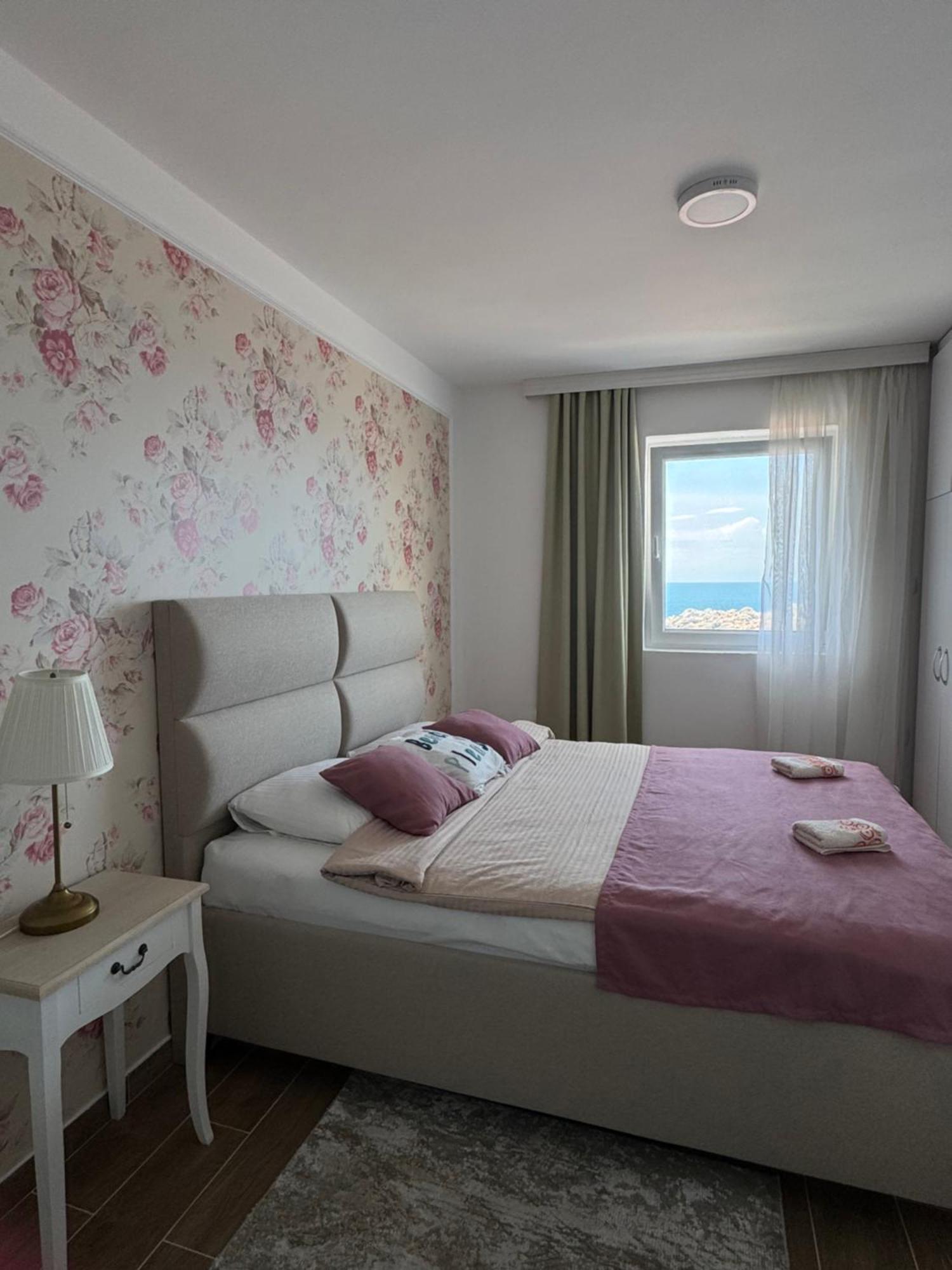 Pine&Sea Beach Retreat Sveti Stefan Exterior photo