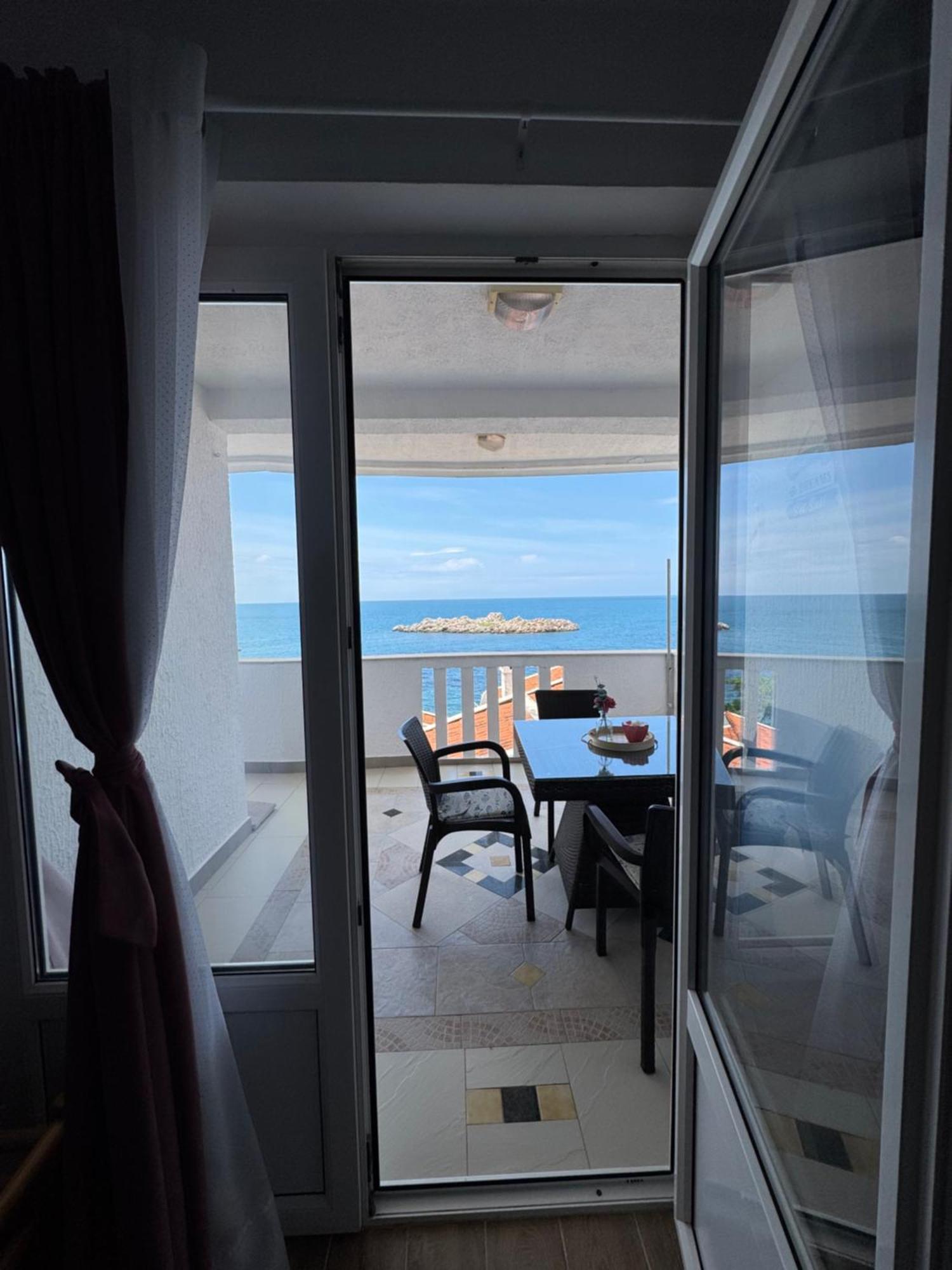 Pine&Sea Beach Retreat Sveti Stefan Exterior photo